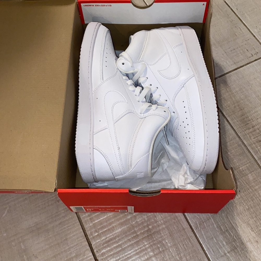 NIKE WHITE COURT VISION SNEAKERS SIZE 8.5